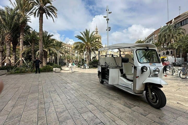 Valence : Visitez le Centre Historique de Valence en Tuk Tuk — photo 2