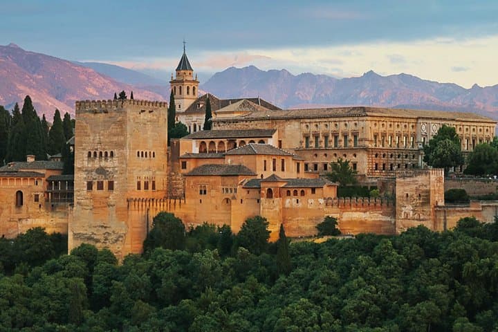 Vollständige Alhambra-Tour mit offiziellem Führer — Foto 2