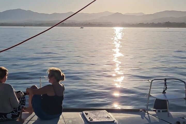 Marbella: Katamaran-Sonnenuntergangs-Kreuzfahrt mit Snacks und Getränken — Foto 2