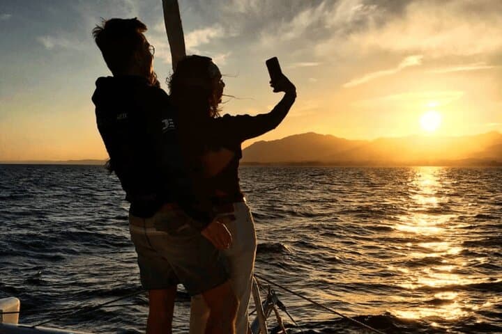 Marbella: Katamaran-Sonnenuntergangs-Kreuzfahrt mit Snacks und Getränken — Foto 3