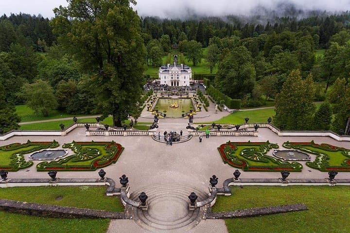 Privater Tagesausflug von München zum Schloss Neuschwanstein und Schloss Linderhof — Foto 4