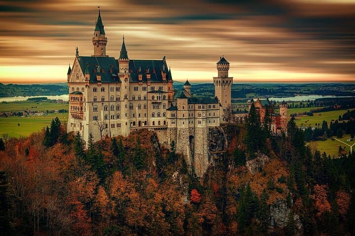 Privater Tagesausflug von München zum Schloss Neuschwanstein und Schloss Linderhof — Foto 3