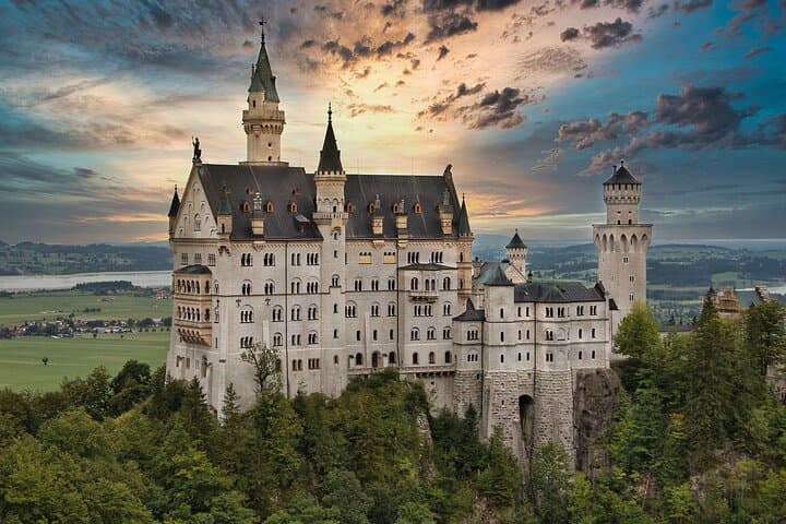 Excursión privada de un día de Múnich al Castillo de Neuschwanstein y al Palacio de Linderhof