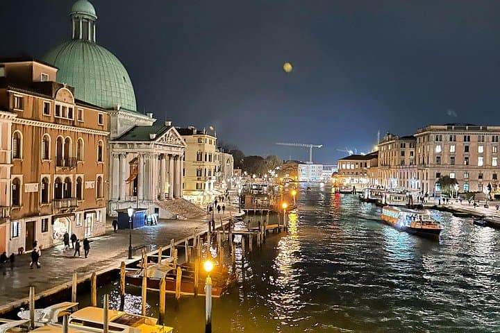 Tour Guiado a Pie en Venecia de Noche