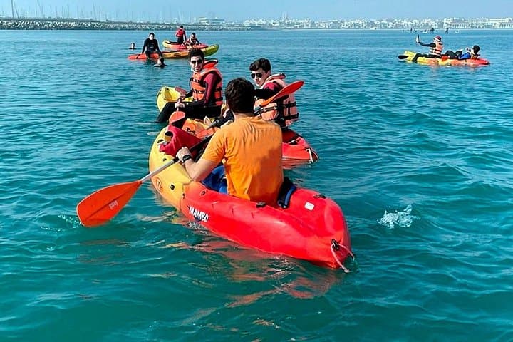 Tour guiado en kayak y almuerzo de paella en la playa de Valencia