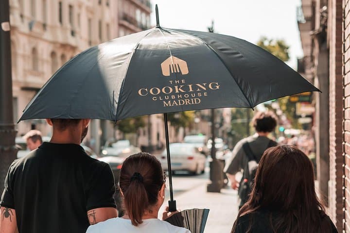 Madrid Lokale Tapas Tour mit privatem Abendessen und unbegrenztem Wein