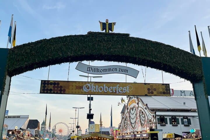 Oktoberfest München Tour mit Tischreservierung, Essen & Getränken — Foto 2