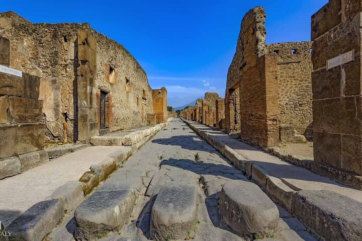 Visita a Pompei con trasferimento in autobus andata e ritorno da Napoli — foto 2