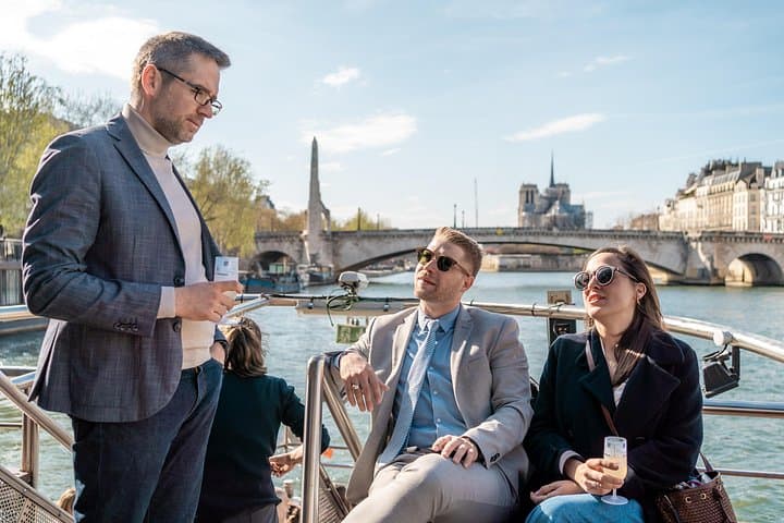 Abendliche Champagnerfahrt von Notre-Dame mit Bateaux Parisiens — Foto 4