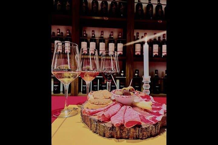 Weinverkostungserlebnis in Florenz mit drei Sorten toskanischem Wein — Foto 2