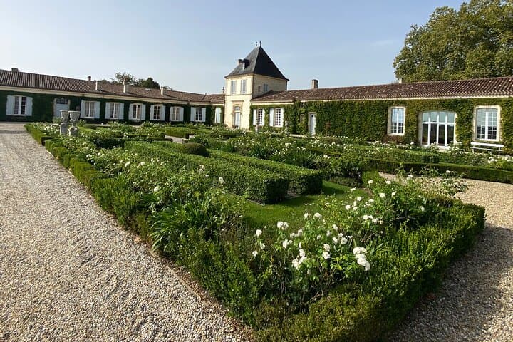 Weinprobe in der Burg und im Dorf Saint Emilion — Foto 4