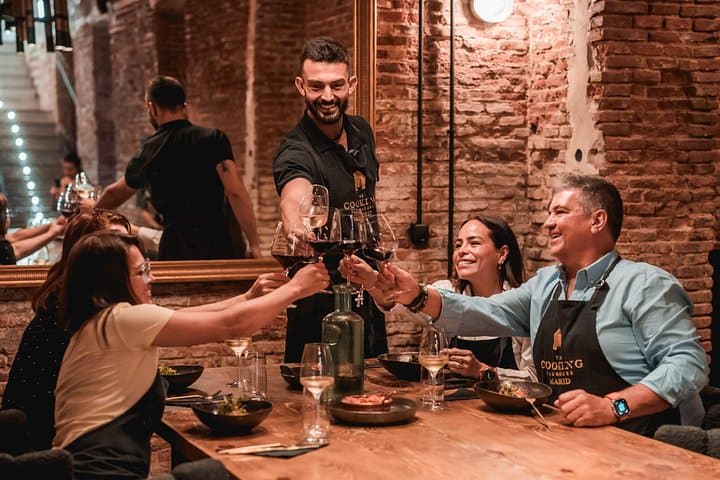 Tapas Kochkurs mit unbegrenzter Weinbegleitung in Spanien — Foto 2