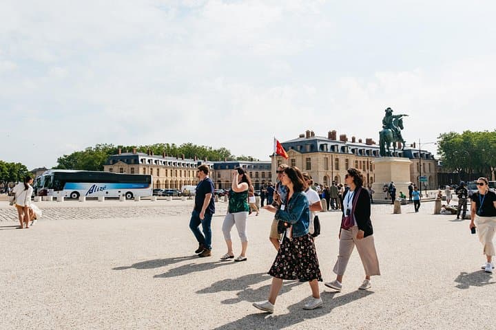Versailles Palace Live Tour with Gardens Access from Paris — photo 3
