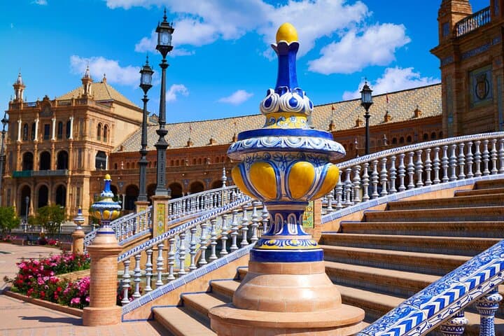 Tour guiado de 7 días en Sevilla, Granada y Barcelona desde Madrid