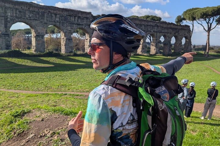 Rom: E-Bike Tour über die Via Appia mit Katakomben und Aquädukten — Foto 3