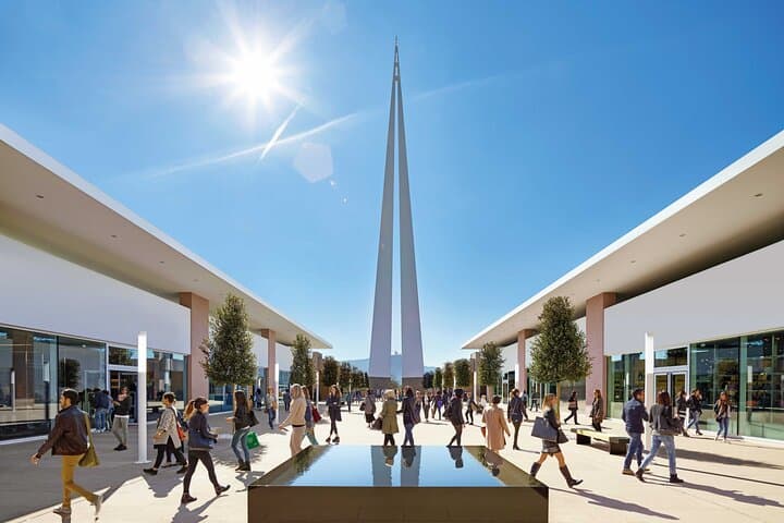 Privater Transfer von Turin zum Torino Outlet Village für einen Shopping-Tag