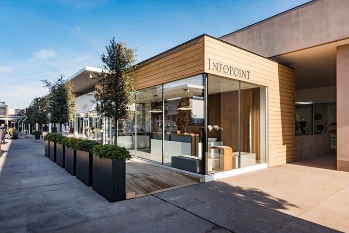Privater Transfer von Turin zum Torino Outlet Village für einen Shopping-Tag — Foto 4