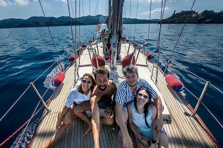 Segeltour auf den Secche della Meloria mit Aperitif und Mittagessen — Foto 2