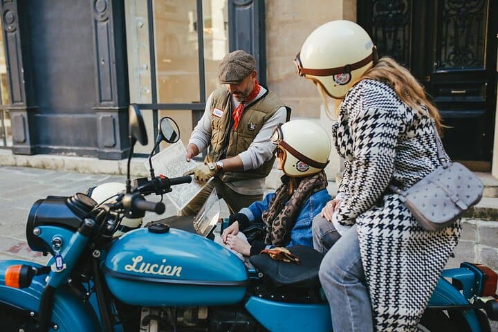 Tour Privado Vintage de París en una Motocicleta con Sidecar — foto 1