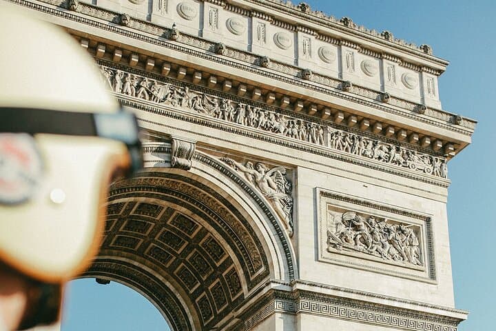 Tour dei punti salienti di Parigi a bordo di una moto d'epoca con sidecar — foto 5