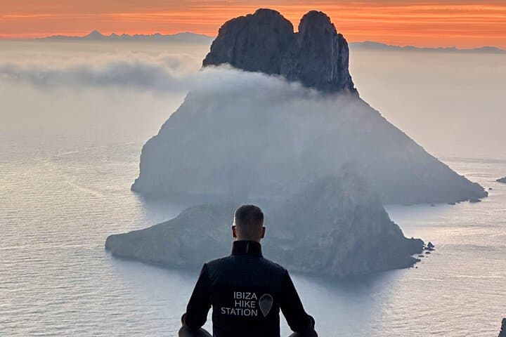 Esperienza di Escursionismo Trasformativa a Ibiza Es Vedrà