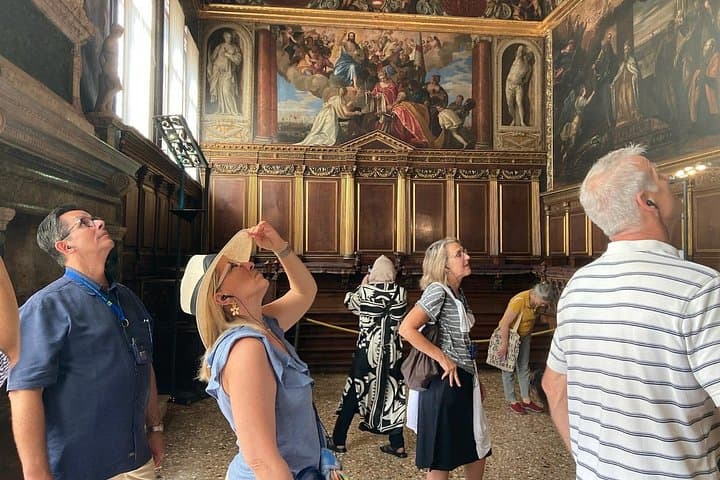 Kleingruppentour durch die Basilika San Marco und den Dogenpalast in Venedig