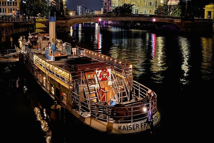 Alter Berliner Bierabend – Sonnenuntergangs-Kreuzfahrt auf einem Dampfschiff