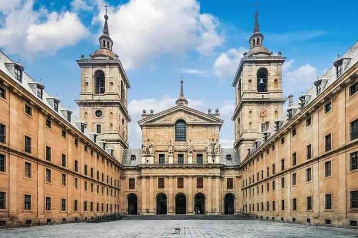 Gita di un giorno a El Escorial, Valle dei Caduti e Segovia da Madrid — foto 2