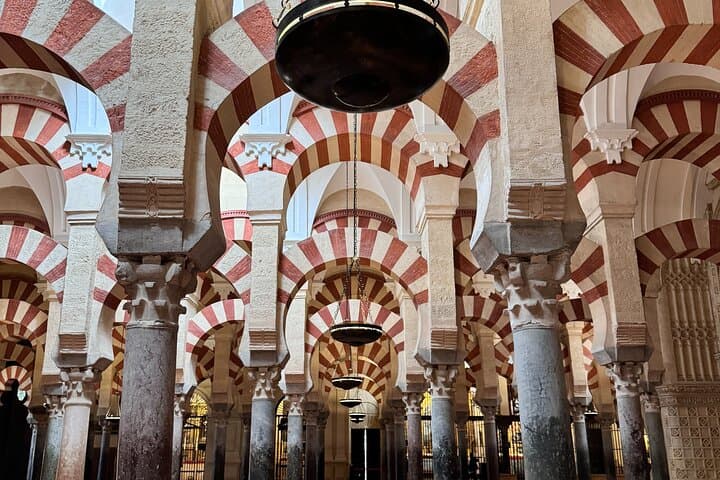 Trasferimento Privato da Siviglia a Granada con Sosta a Cordoba — foto 3