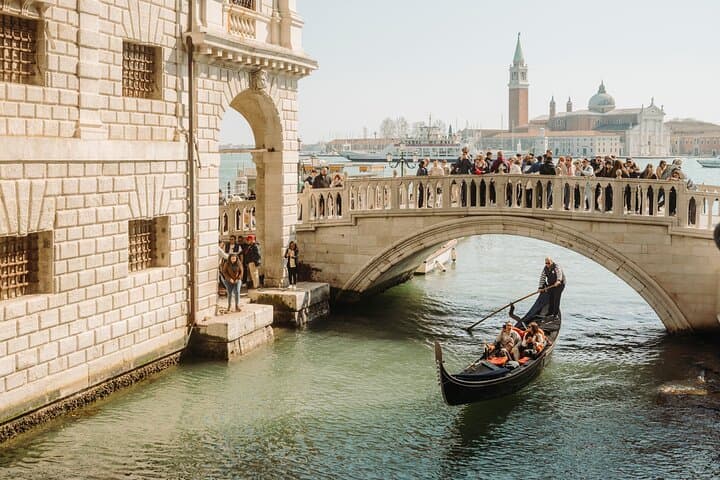 Venedig an einem Tag: Markusplatz, Dogenpalast, Gondelfahrt und Stadtrundgang — Foto 1