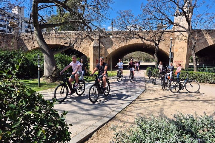 Valencia Bike Tour: Top Sights and City of Arts & Sciences — photo 3