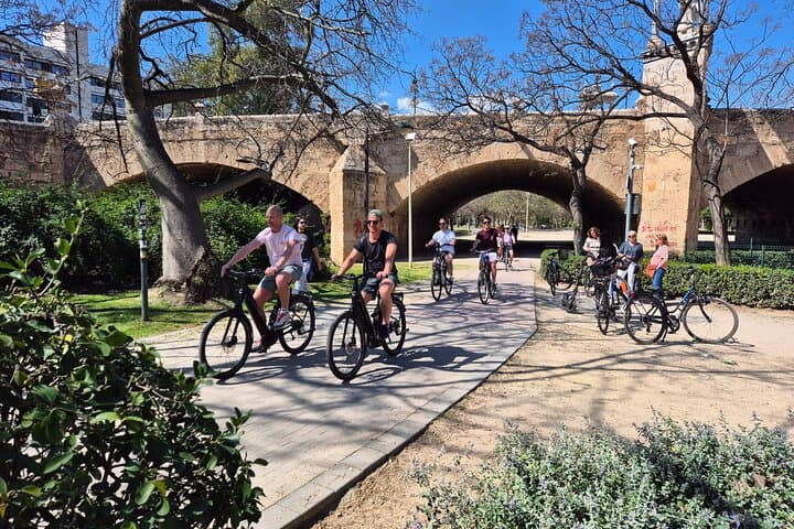 Tour in Bici a Valencia: Attrazioni Principali e Città delle Arti e delle Scienze — foto 3