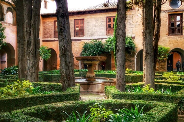 Granada: Entrada y Guía para los Jardines de la Alhambra, Generalife y Alcazaba — foto 3