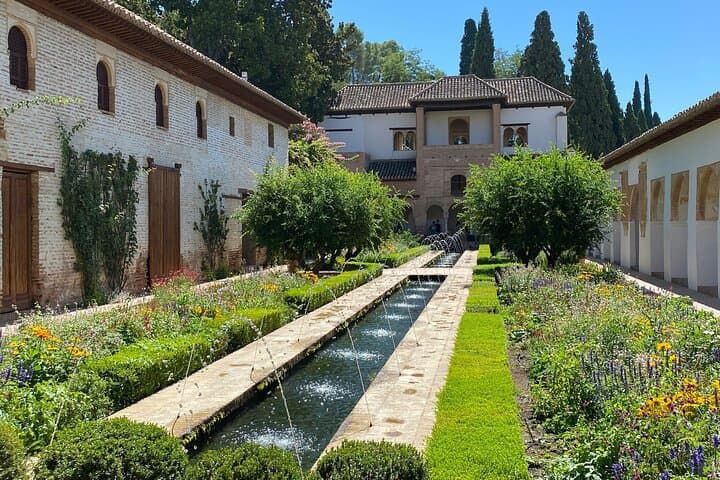 Granada: Entrada y Guía para los Jardines de la Alhambra, Generalife y Alcazaba