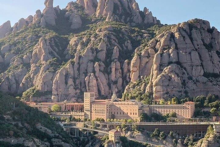 Visite Privée de Montserrat : Vierge Noire, Monastère & Dégustation — photo 4