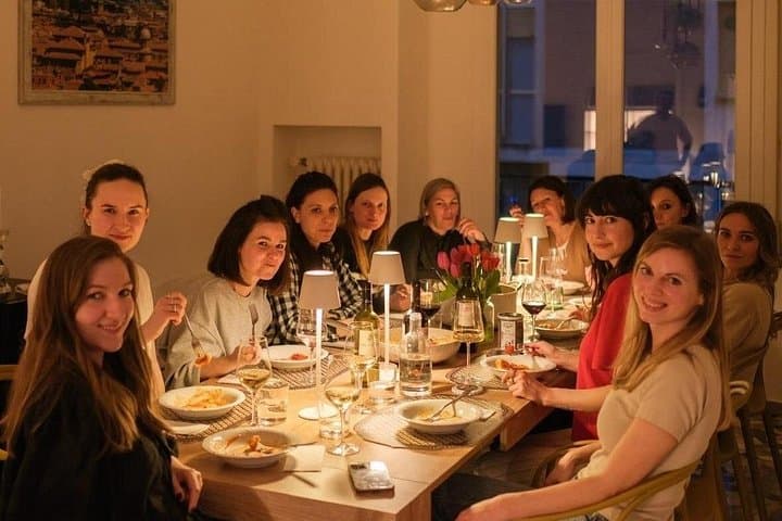 Pasta, Ragu, Tiramisu und unbegrenzte Weinverkostung in Bologna — Foto 2