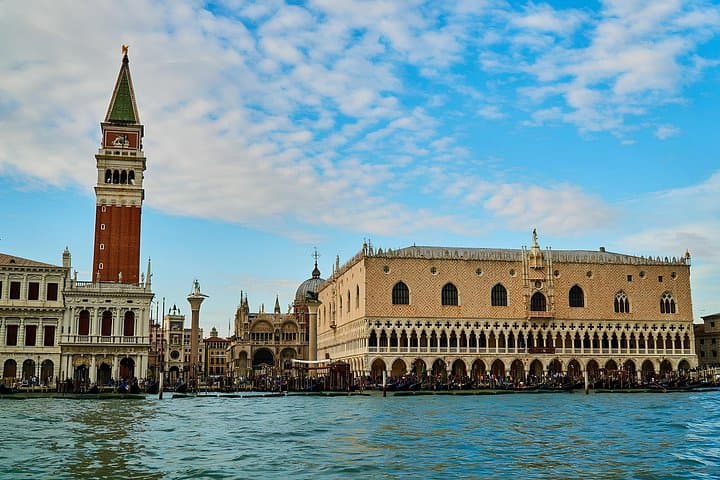 Visita Guiada al Palacio Ducal y al Puente de los Suspiros en Venecia