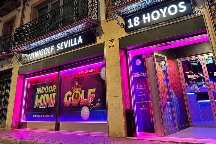 Indoor 18-Loch UV Glow Minigolf in Sevilla