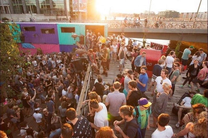 Cloud 9 Crawl: Alta Vita Incontra Vita Notturna — foto 2