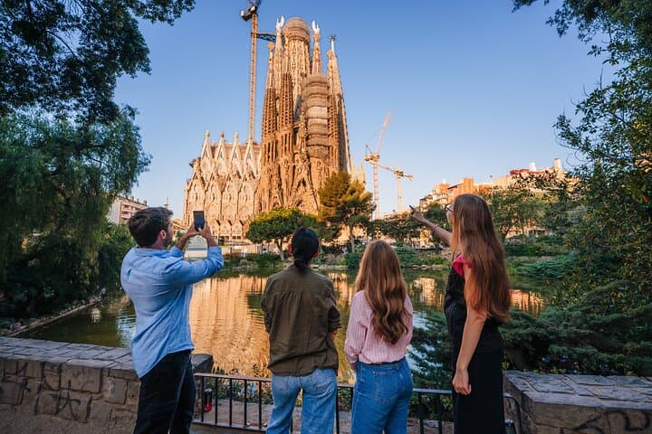 Biglietto Salta Fila per la Sagrada Familia con Guida Ufficiale — foto 2