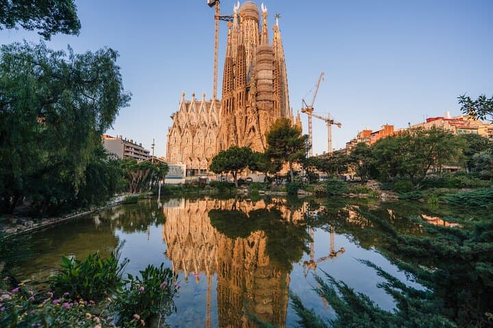 Biglietto Salta Fila per la Sagrada Familia con Guida Ufficiale — foto 5