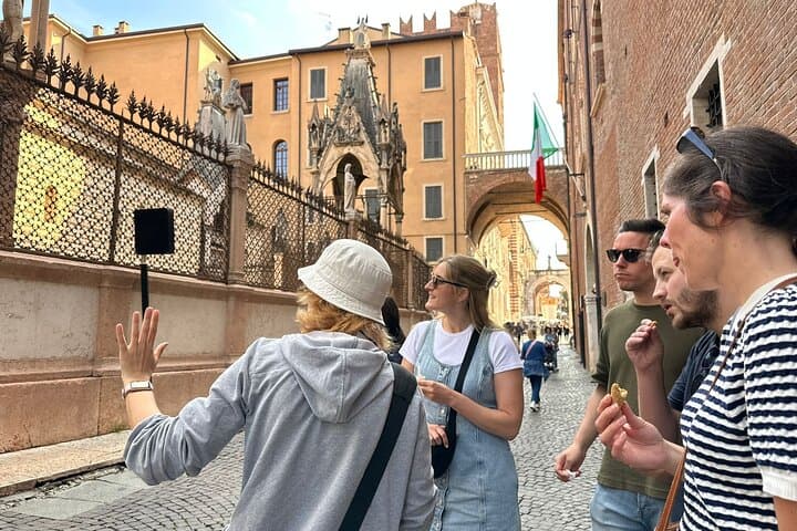 Tour de Comida Callejera y Visita Guiada por Verona — foto 3