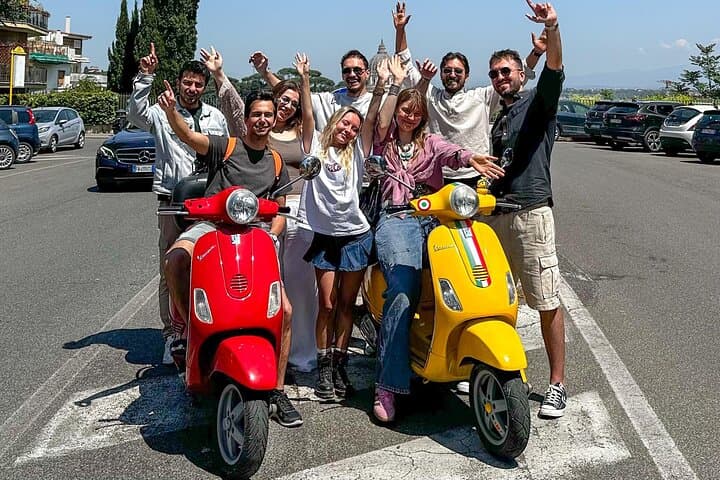 Privater Vespa Tour in Rom mit Abholung vom Hotel