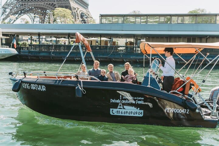 Private Seine River Cruise in Paris with French Champagne — photo 2