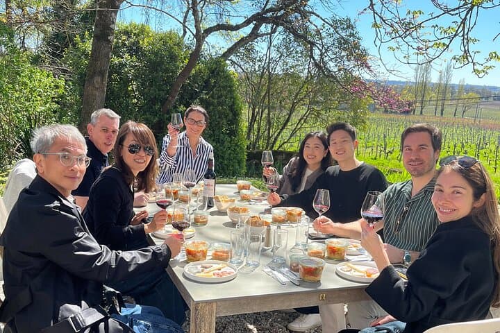 Tour di un giorno a Saint-Émilion: visita al villaggio, Châteaux e pranzo — foto 1