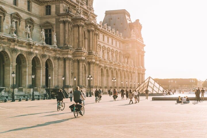 Abendliche Fahrradtour durch Paris – Stadt der Lichter mit kleinem Gruppen-Bootsausflug — Foto 2