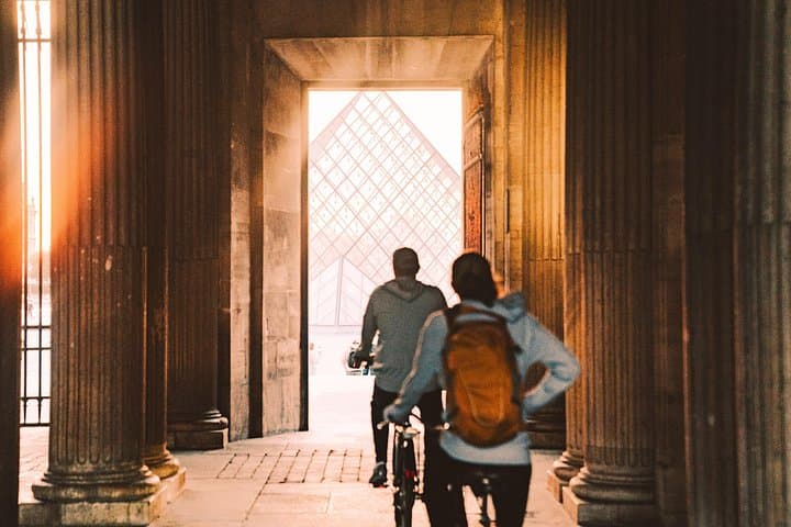 Visite nocturne de Paris en petit groupe à vélo et croisière en bateau — photo 3
