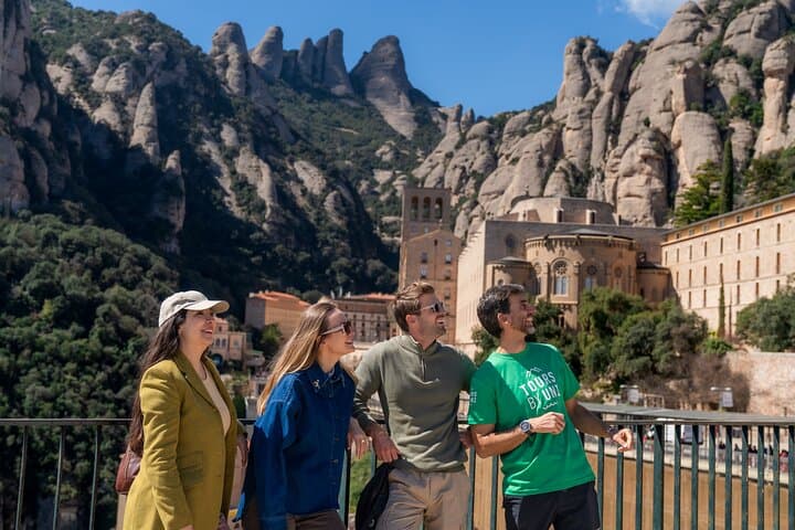 Halbtägige Montserrat-Funicularfahrt & sanfte Wanderung in kleiner Gruppe (max. 8)