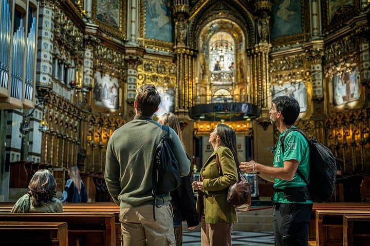 Halbtägige Montserrat-Funicularfahrt & sanfte Wanderung in kleiner Gruppe (max. 8) — Foto 3