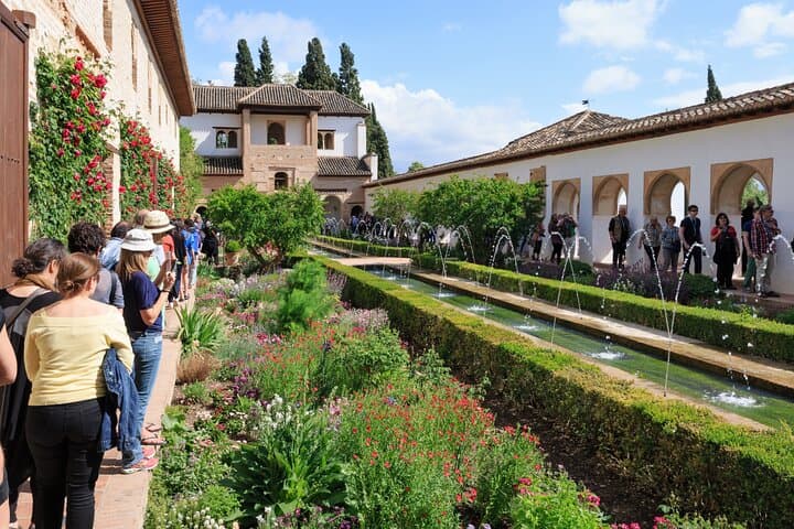 Tour Guidato dell'Alhambra e del Generalife con Treno Turistico di Granada